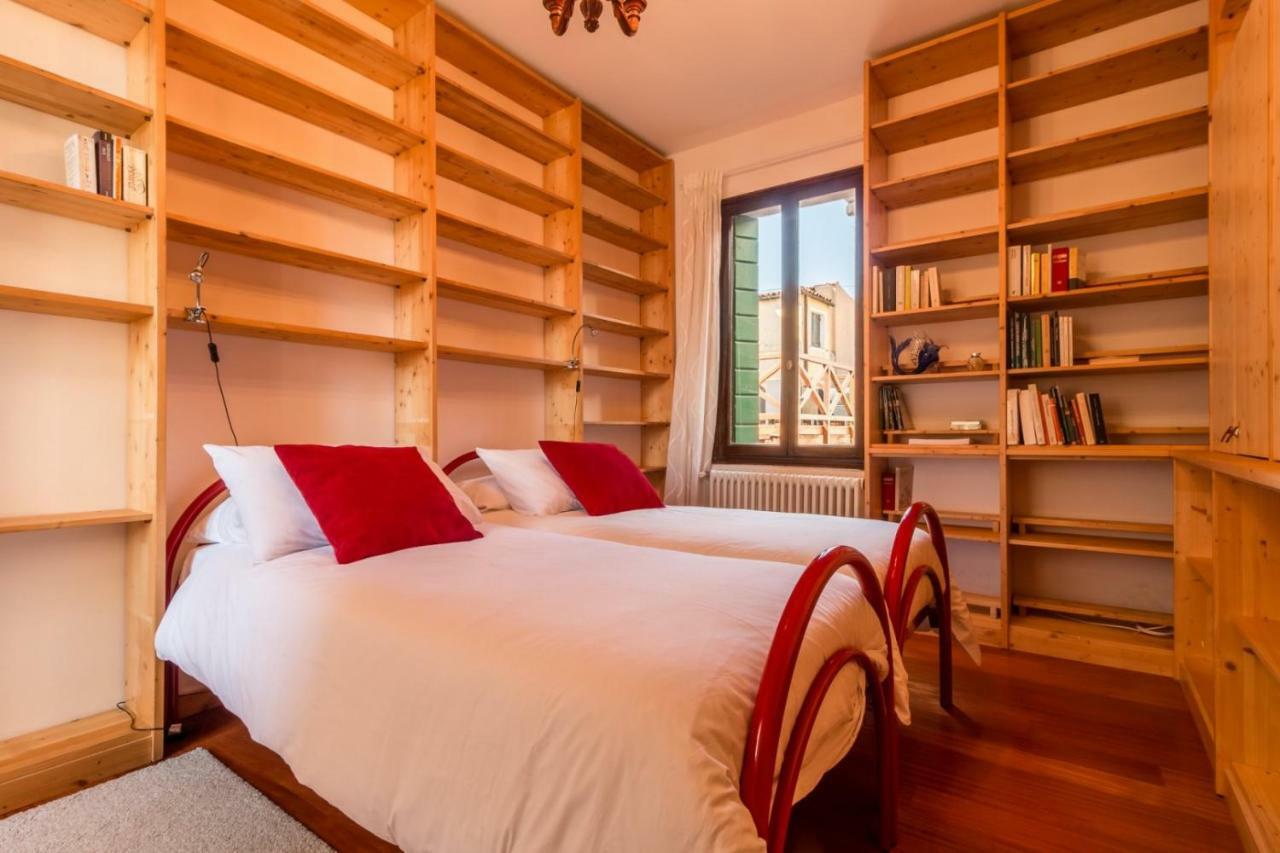Arsenale 2352 Library By Biennale Exhibition Apartment *